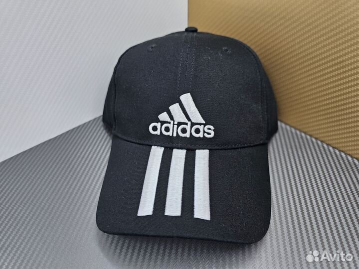 Бейсболка мужская Adidas чёрная с белым логотипом