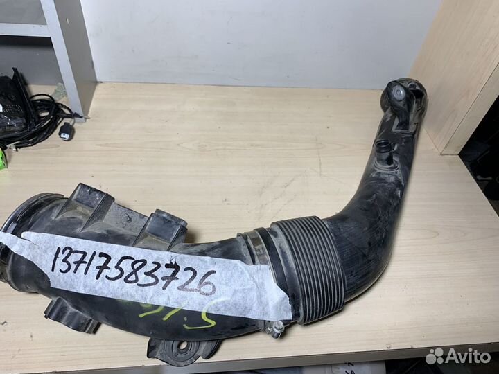 Воздуховод BMW 13717583726