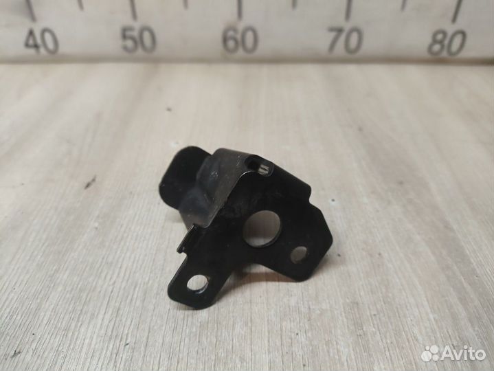 Б/У Кронштейн#001