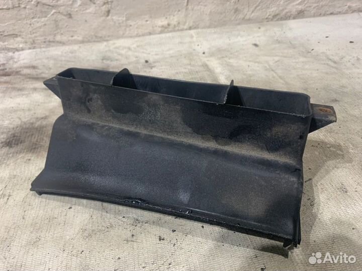 Воздухозаборник (наружный) Volkswagen Golf V