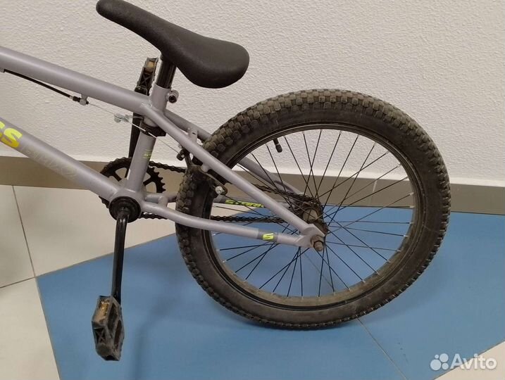 Трюковой велосипед BMX Stark Madness 2022