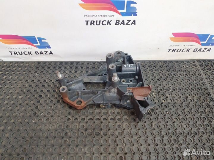 Кронштейн буксировочный левый Volvo FH