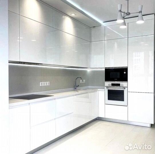 Кухонный гарнитур в стиле хай тек