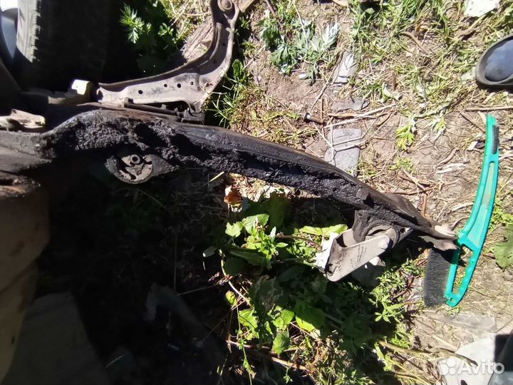 Балка поперечная Nissan Primera Р12