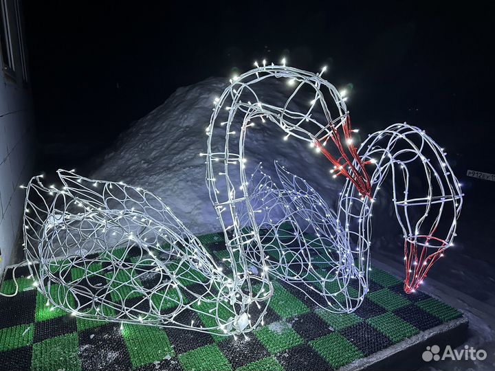 Лебедь светящийся