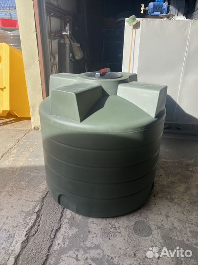 Бак для вoды емкoсть 1000 литров для полива