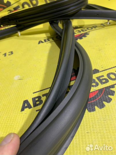 Уплотнитель двери передний левый Kia Ceed 3 CD 1.6