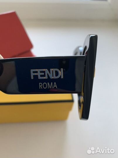 Солнцезащитные очки женские fendi