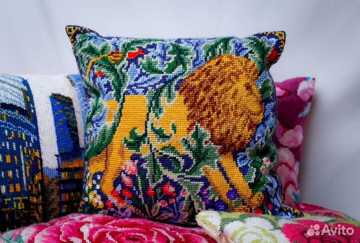 Вязанные подушки ручной работы
