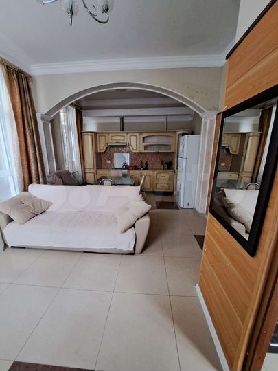 3-к. квартира, 100 м², 1/3 эт.