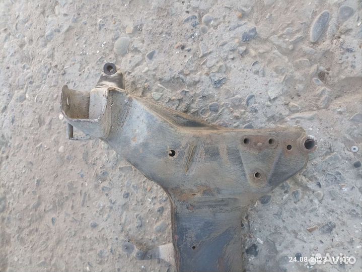 Подрамник передний Nissan Sunny B15