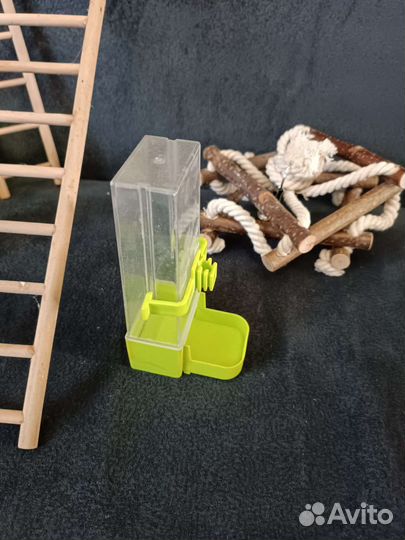 Товары и игрушки для птиц