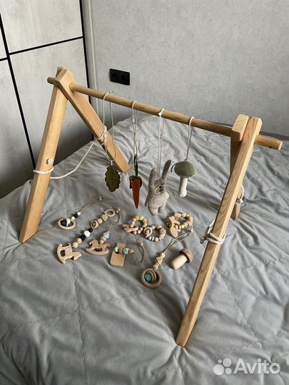 Деревянный тренажер с игрушками