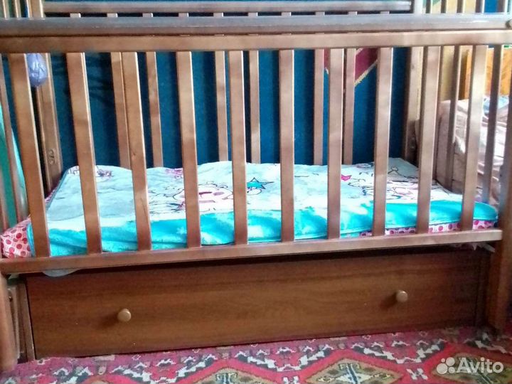 Детская кроватка с матрасом
