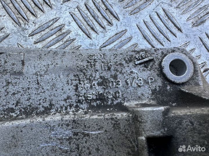 Кронштейн генератора Golf Mk4 с мотора 1.6 AKL