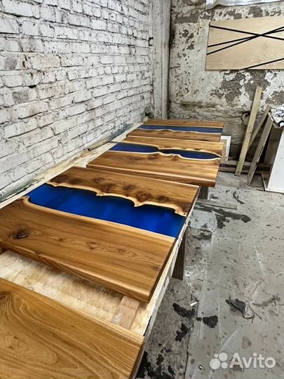 Стол река из слэба и эпоксидной смолы