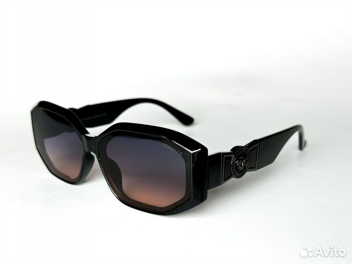 Солнцезащитные очки versace