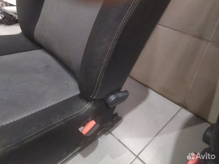 Сиденье передние. Рено Ниссан