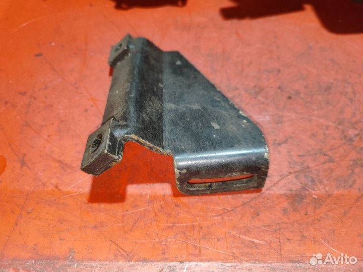 Кронштейн гидроусилителя руля Audi 100 C4 седан