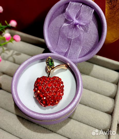 Брошь яблоко