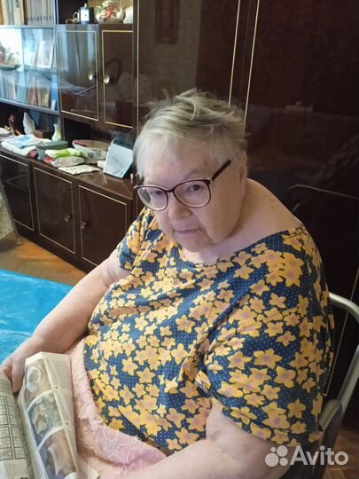 Сиделка с проживанием к бабушке