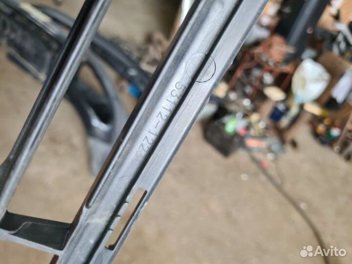 Решетка в бампер Toyota Corolla E150 1.6 1ZR-FE