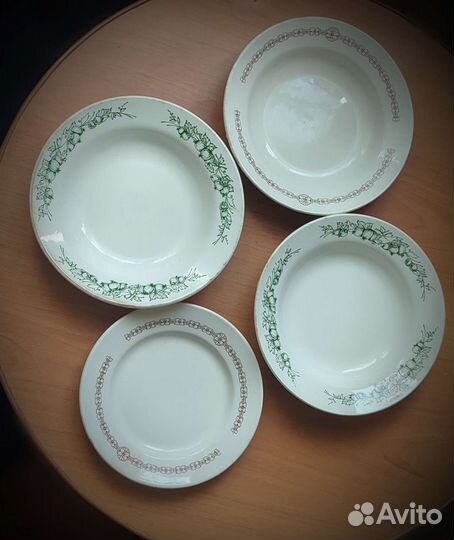 Фарфоровые тарелки