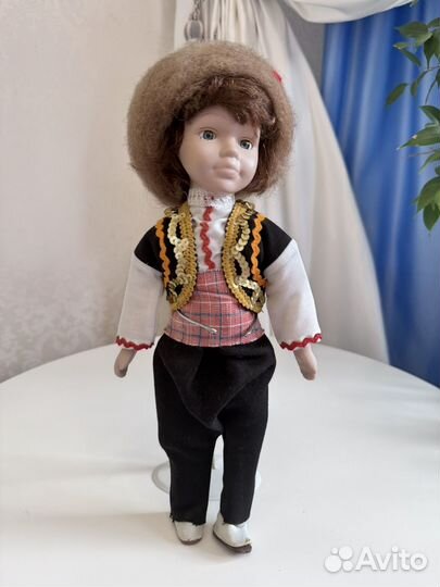 Кукла фарфоровая мальчик