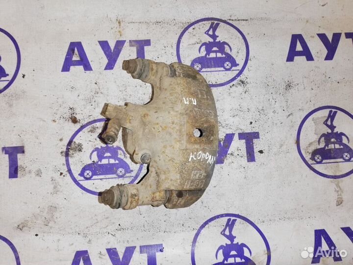 Суппорт передний правый левый Тойота Королла