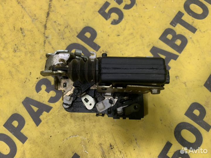 Замок двери передней правой Renault Logan 1