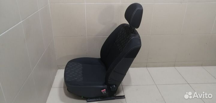Сиденье переднее правое Logan 2005-2014