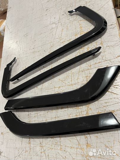 Молдинги бампера Веста седан черный глянец