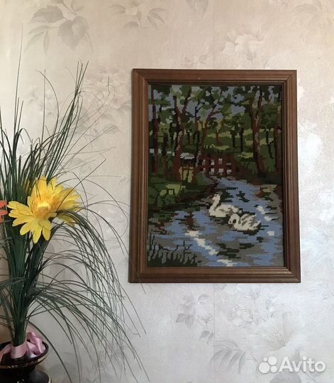 Картина «Лебеди» вышивка-ручная работа