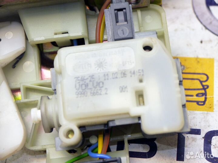 Замок двери багажника Вольво XC70 без тяги