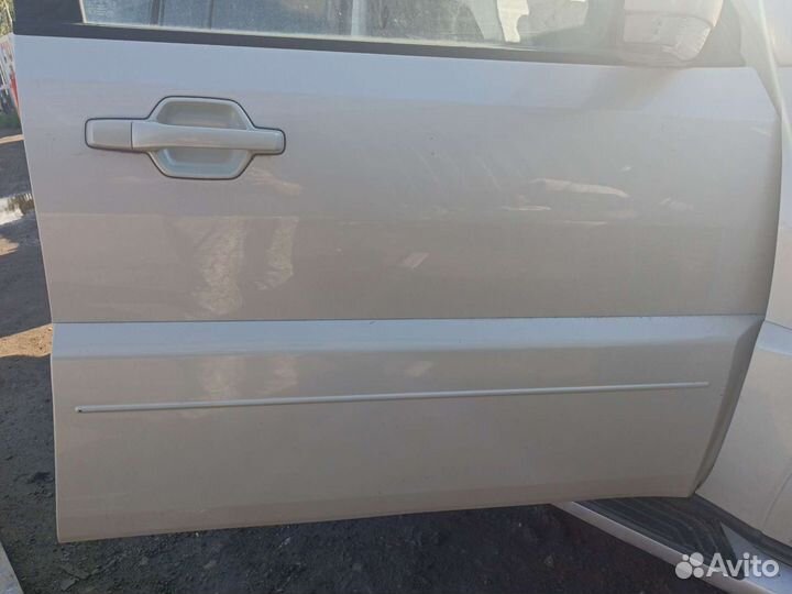 Дверь митсубиши Паджеро 4v98w