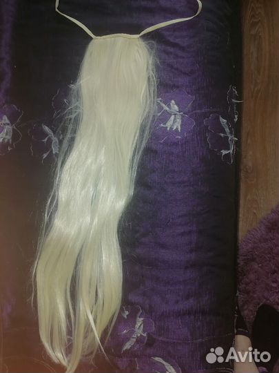 Волосы на заколках блонд