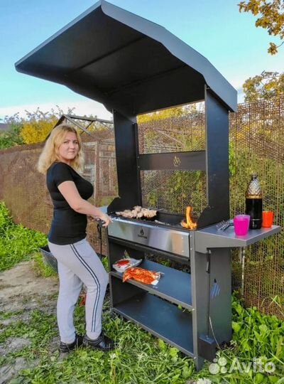 Мангал-гриль с крышей и полками