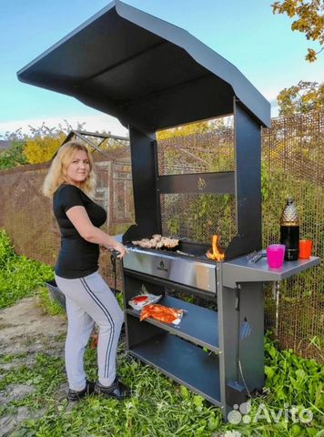 Мангал-гриль с крышей и полками
