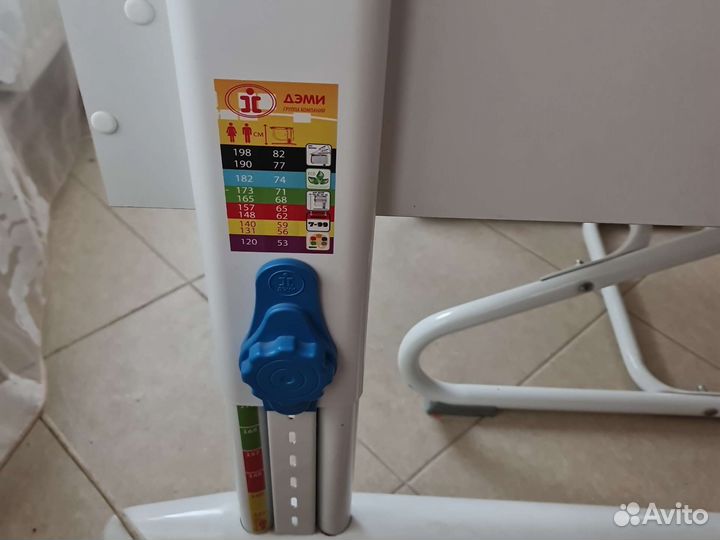 Растущая парта и стул деми