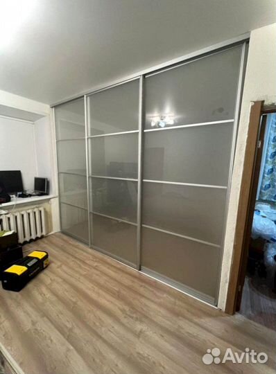 Раздвижная перегородка с матовым стеклом