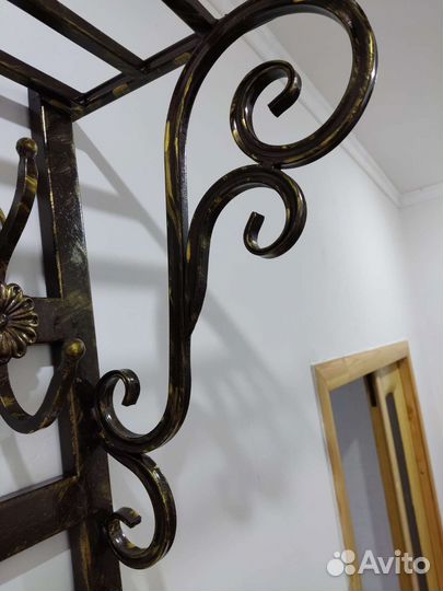 Вешалка кованая настенная