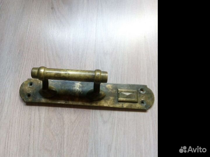 Старинная большая дверная ручка