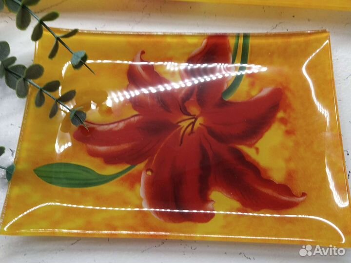 Тарелки для сервировки 2 шт новые Лилии