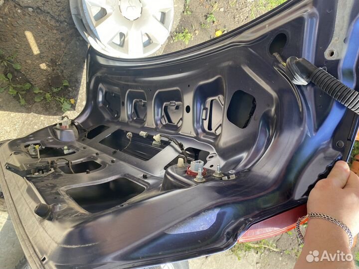 Крышку багажники lancer 10