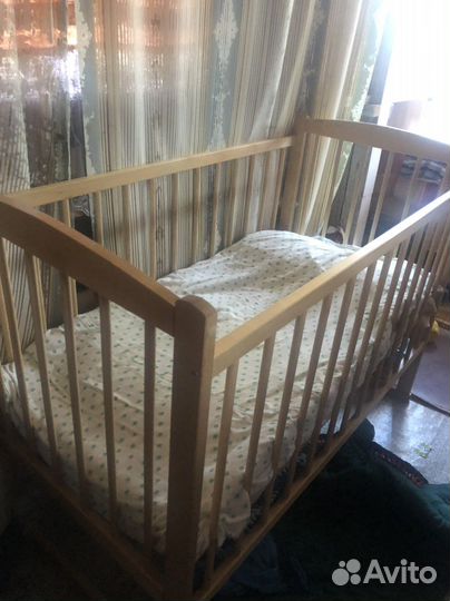 Детская кроватка с матрасом