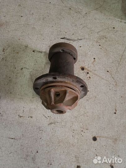 Помпа. Водяной насос Mercedes w123 мерседес 123