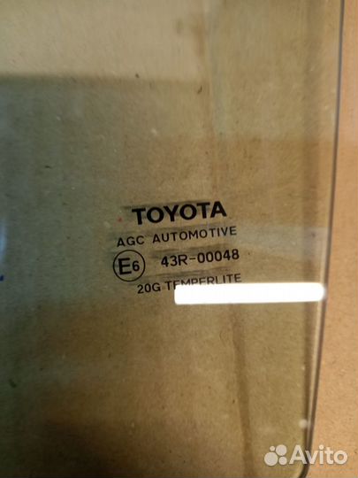 Стекло двери задней левой Toyota RAV4
