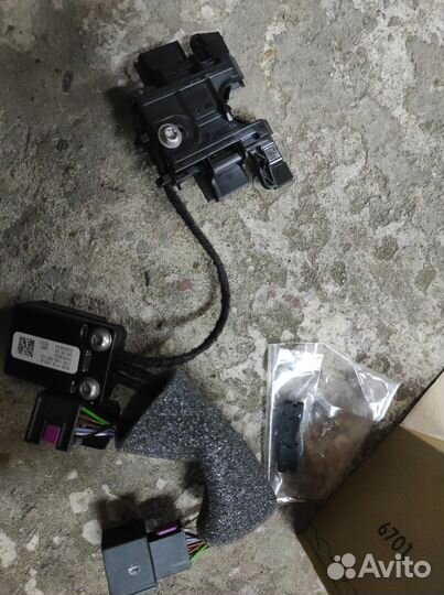 Продам VAG 5Q0713128A Микровыключатель (В наличии)