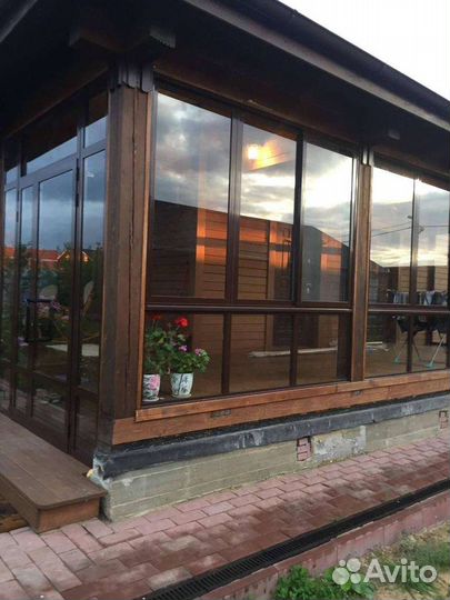 Дверь входная пластиковая со стеклом