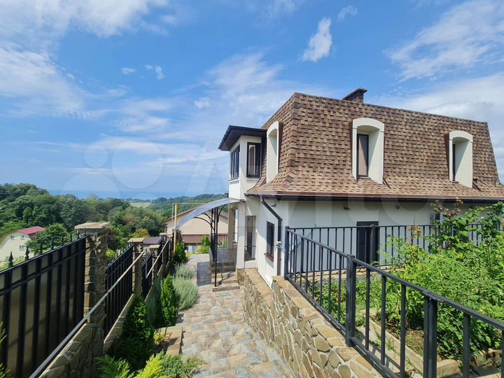 Дом 180 м² на участке 6,5 сот.